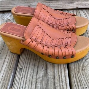 NWOT- Dingo Women's Dreamweaver Sandals Size 7.5